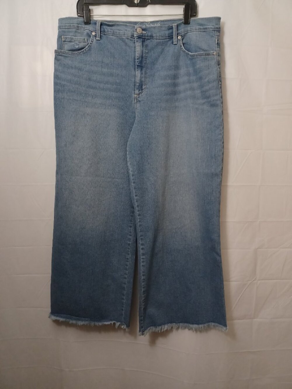 GLORIA VANDERBILT AMANDA WIDE LEG CROP FRAYED HEM JEANS BLUE SIZE 18